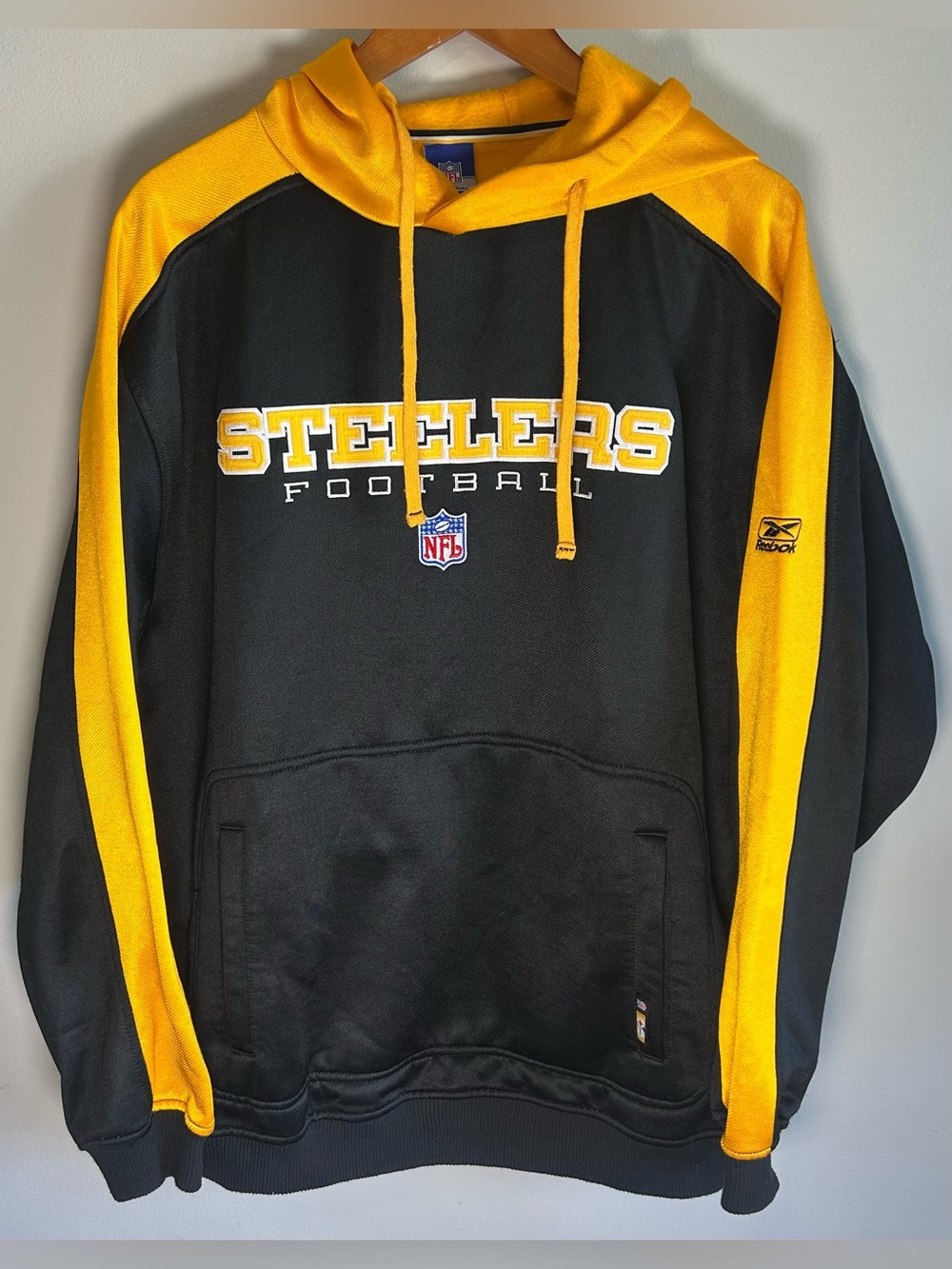 Vintage Reebok Pittsburgh Steelers NFL Hoodie Sweater L Team Apparel Embroidered